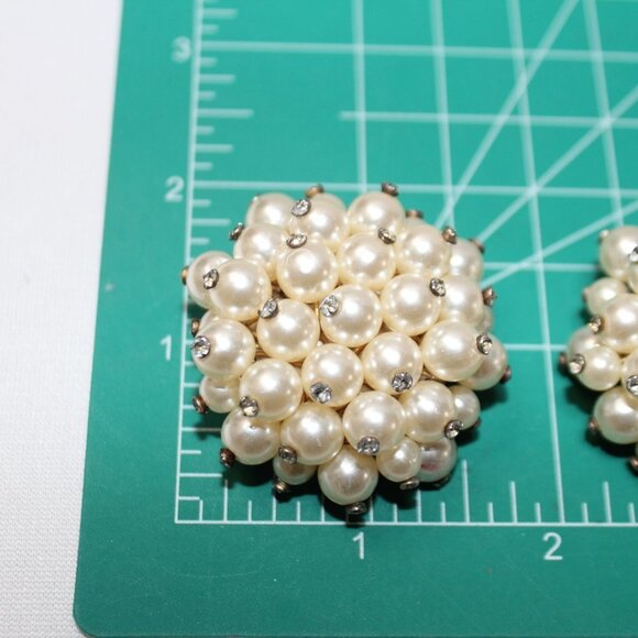Vintage Faux Pearl Rhinestone Cluster Clip On Earrings Gold Tone - Picture 4 of 8